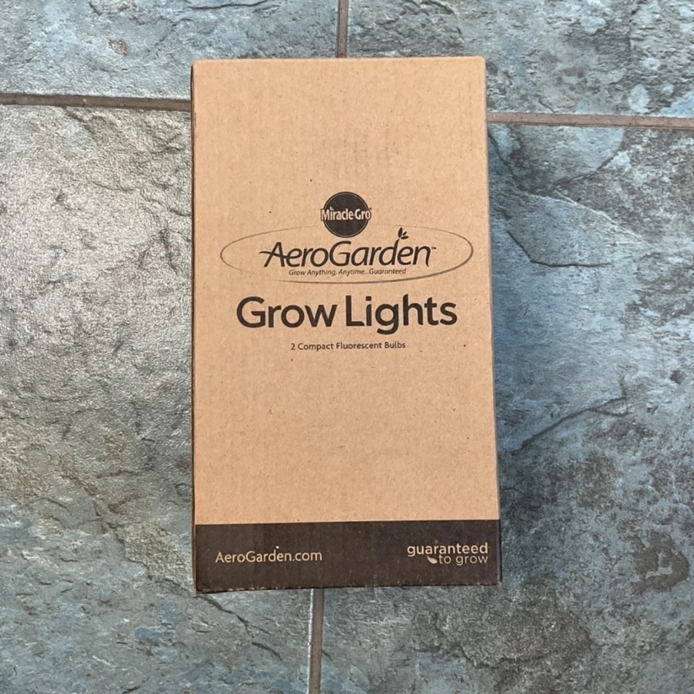 NEW AeroGarden 970914-0208 Fluorescent Grow Lights Miracle-Gro Model 100340